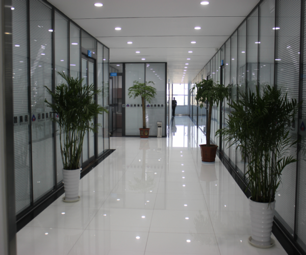 Vách kính văn phòng khung nhôm xingfa Quận Phú Nhuận